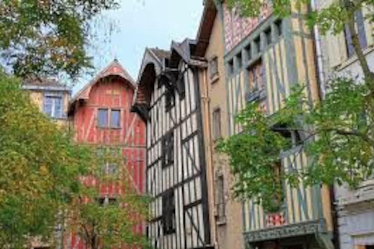 Villa Le Jardin D'Odette Yevres-le-Petit Exterior foto
