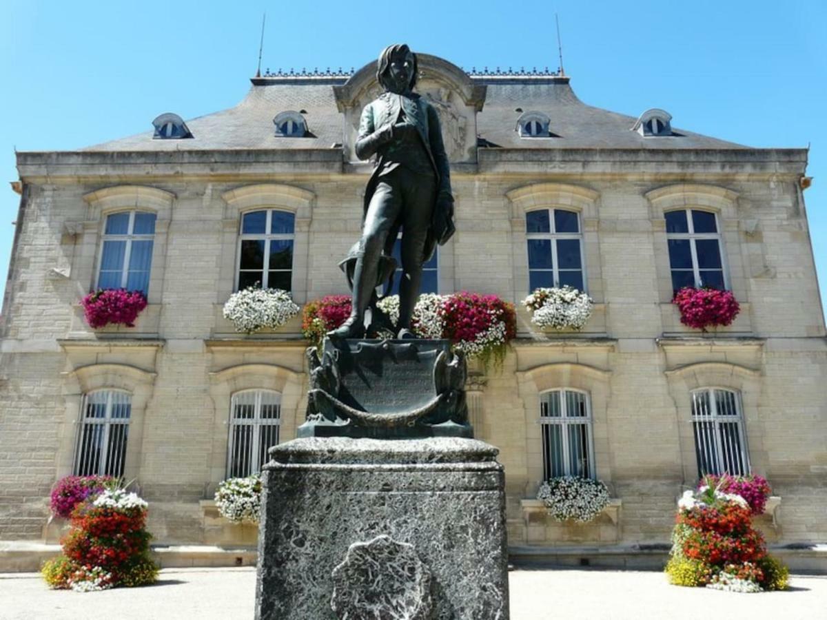 Villa Le Jardin D'Odette Yevres-le-Petit Exterior foto